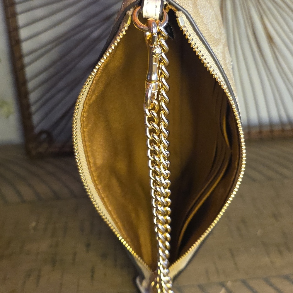 Coach Clutch With Coach Gold Toned Metal Strap Excellent - Picture 5 of 6